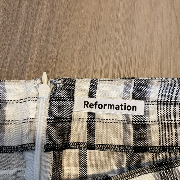 reformation linen plaid mini skirt - Picture 2 of 3